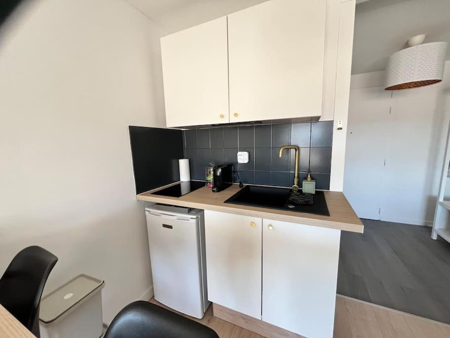 Studio Vue Mer Avec Piscine Et Terrain De Tennis Sausset-les-Pins Bagian luar foto