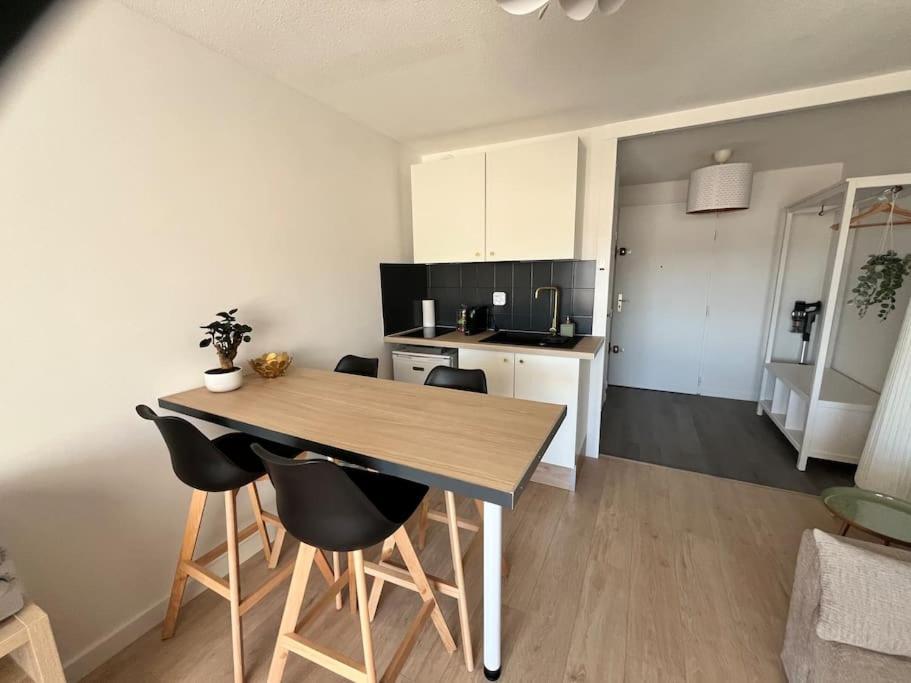 Studio Vue Mer Avec Piscine Et Terrain De Tennis Sausset-les-Pins Bagian luar foto